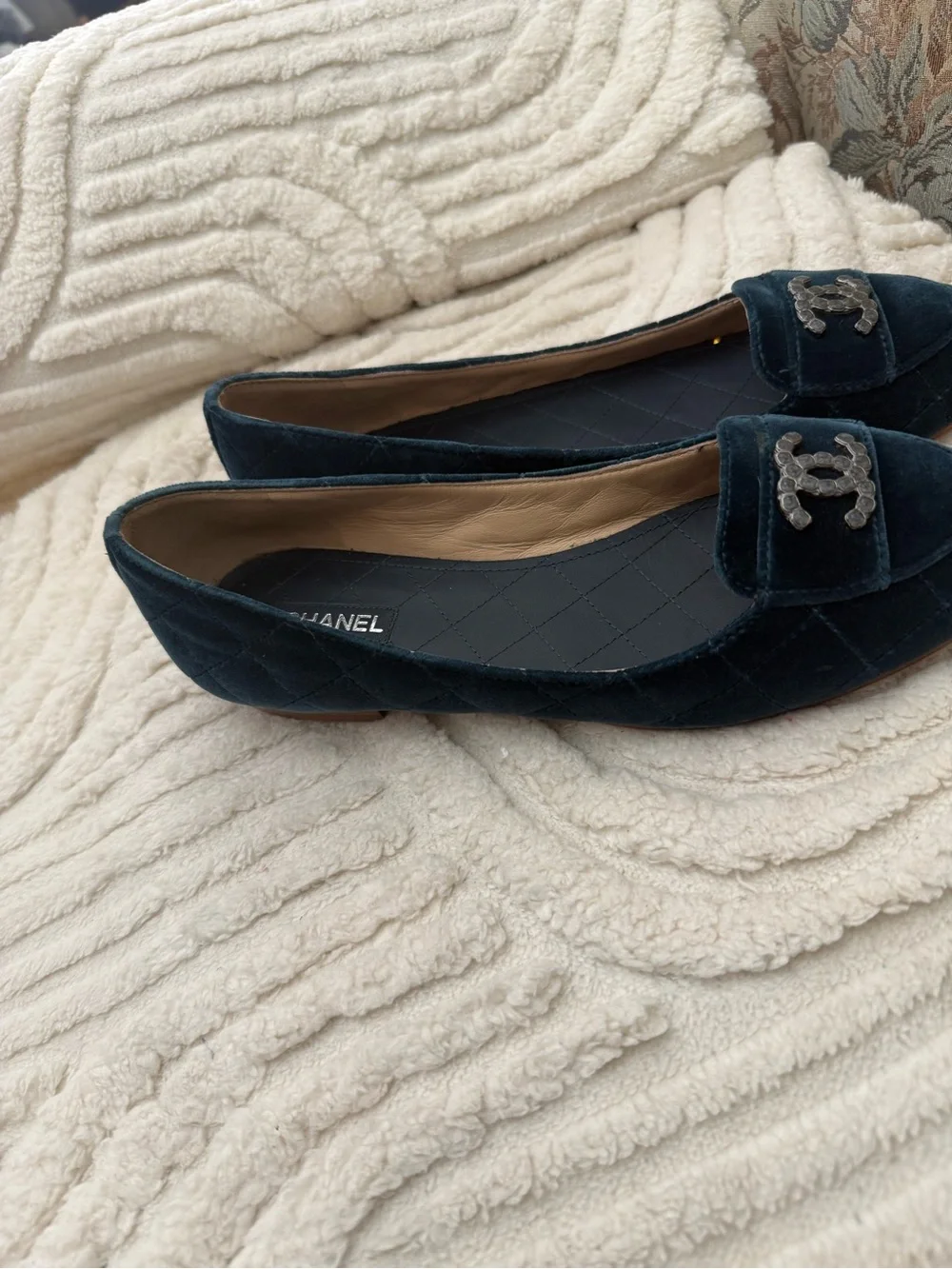 CHANEL Velvet Loafers with Crystal CC Logo in Navy Blue